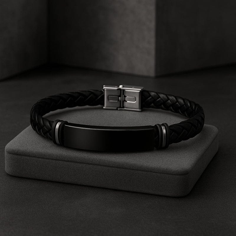 Des Finitions Exemplaires - Bracelet Homme Gravé, Plaque Bombée et Similicuir Tressé