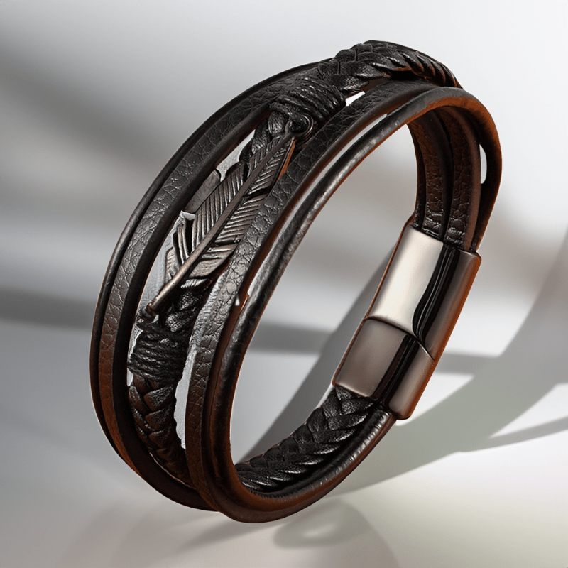 Bracelet cuir homme avec plume sculptée en acier finition noire