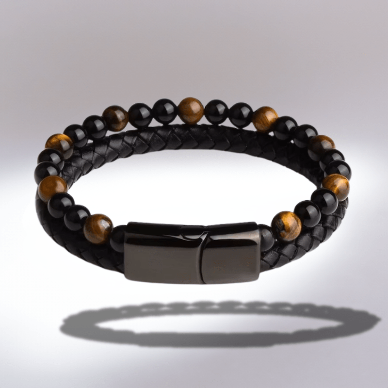 Bracelet homme perles d'œil de tigre et cuir tressé sur fond clair