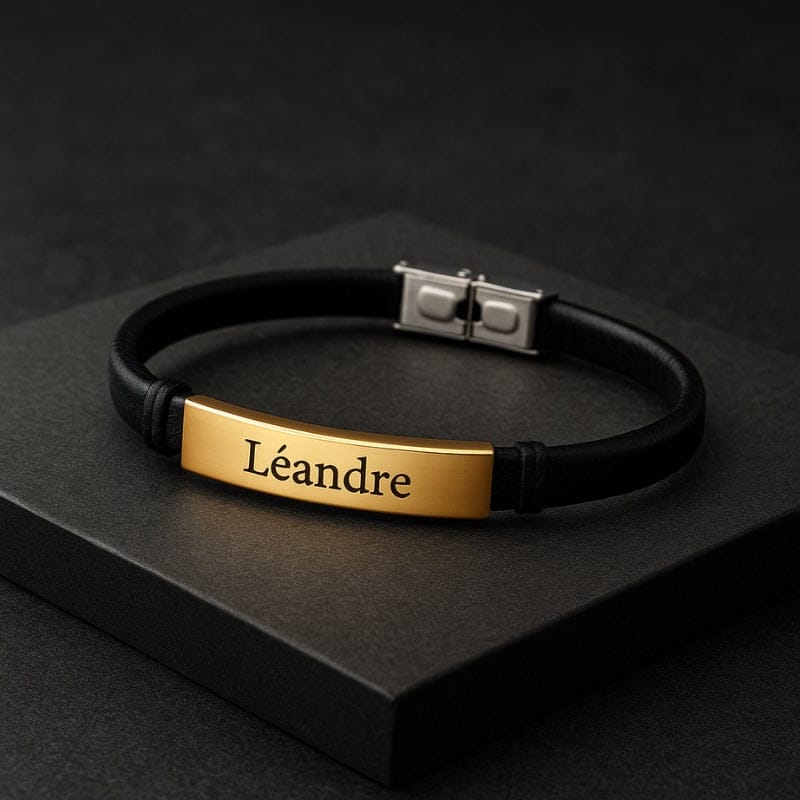 Bracelet fin homme, barrette dorée gravée Léandre sur lanière noire