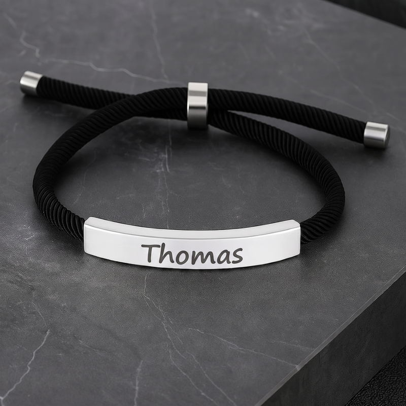 Bracelet homme à graver, cordon noir et barrette argent gravée d'un prénom