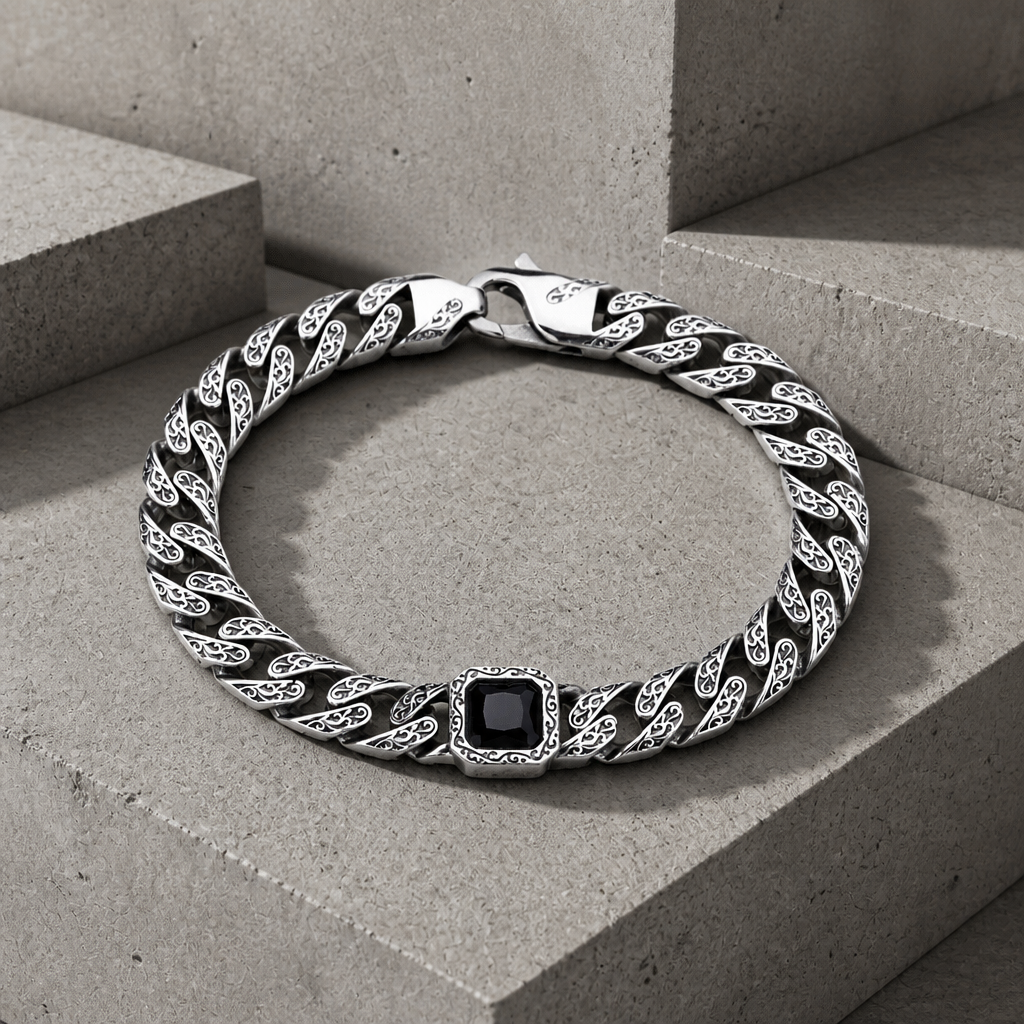 Bracelet homme argent 925, maille gravée et pierre carrée noire sertie