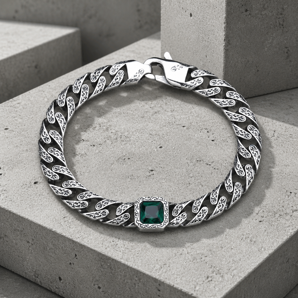 Bracelet homme argent 925, maille gravée et pierre carrée verte sertie