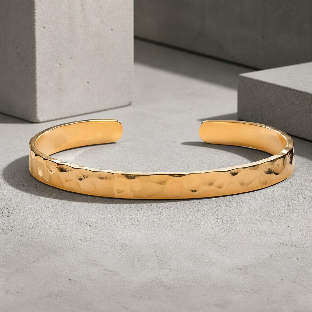 Bracelet homme jonc martelé ouvert en acier or