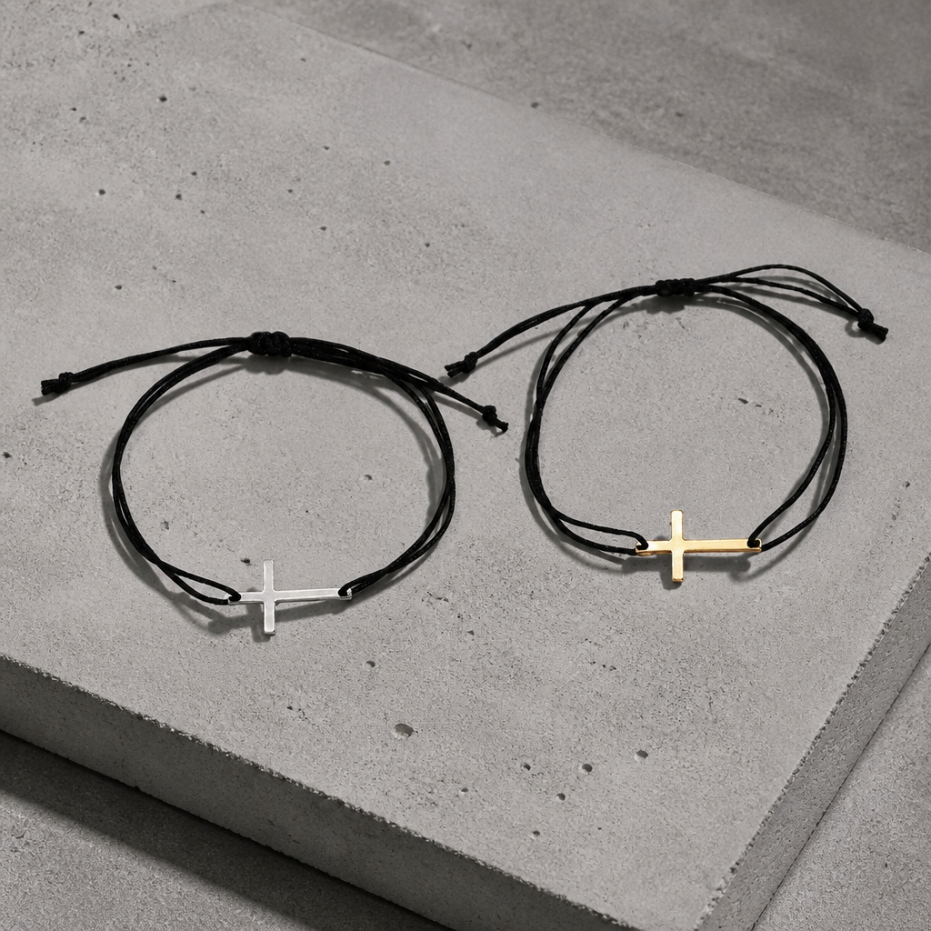 Duo de bracelets homme femme, croix dorée et croix argentée sur cordon noir