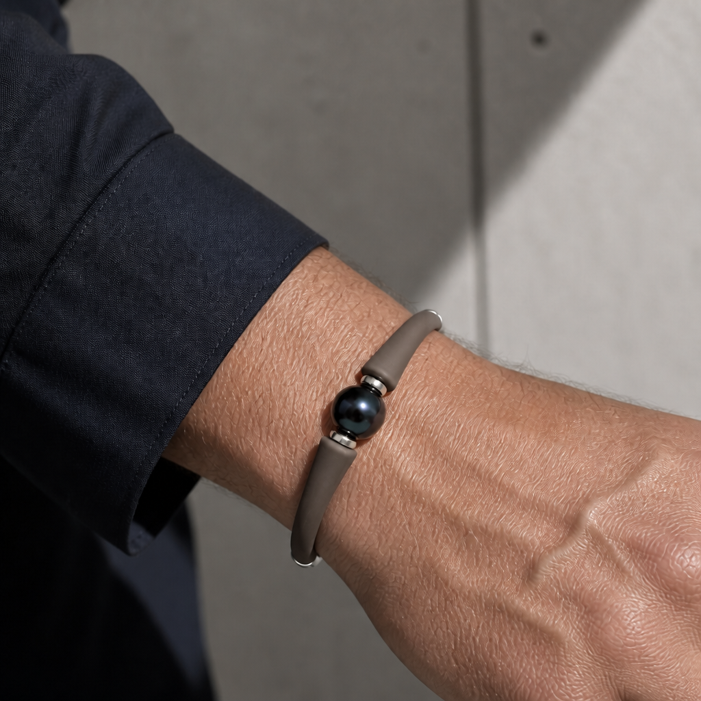 Des Finitions Exemplaires - Bracelet Homme Perle de Culture sur Jonc Caoutchouc
