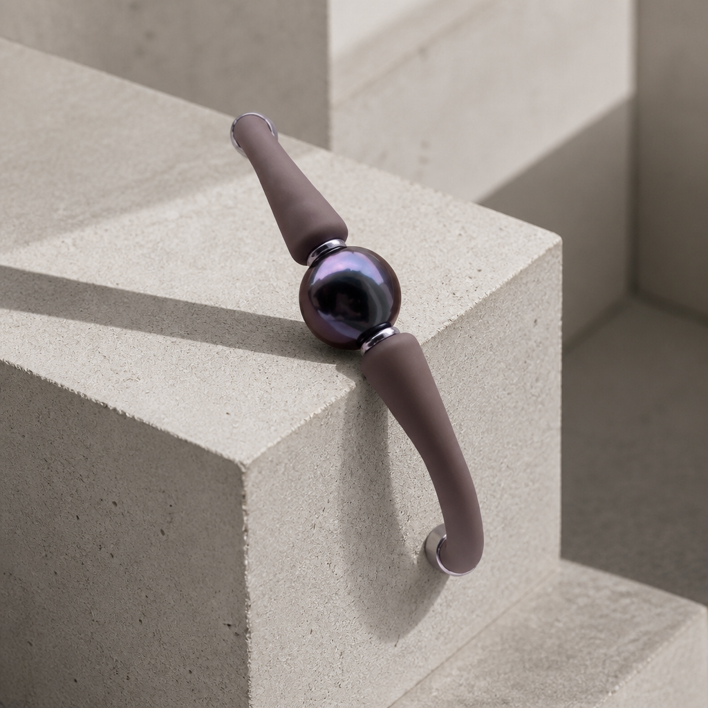 Bracelet homme perle de culture sur jonc caoutchouc marron