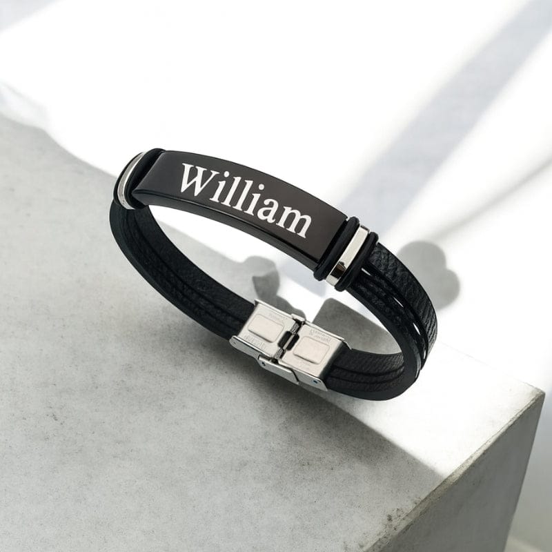 Bracelet homme personnalisé, grande plaque en acier noir gravée d'un prénom