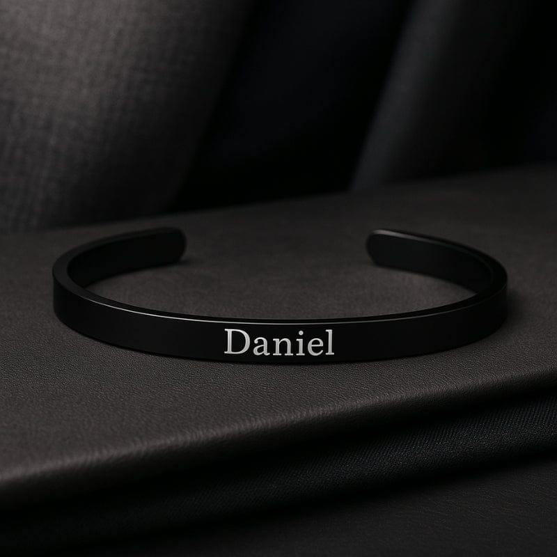 Bracelet jonc homme à graver noir mat, prénom gravé en clair