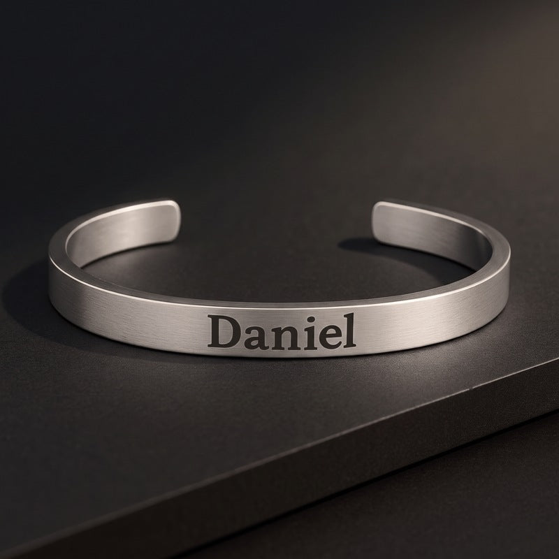 Bracelet minimaliste homme, jonc plat en acier poli gravé au laser