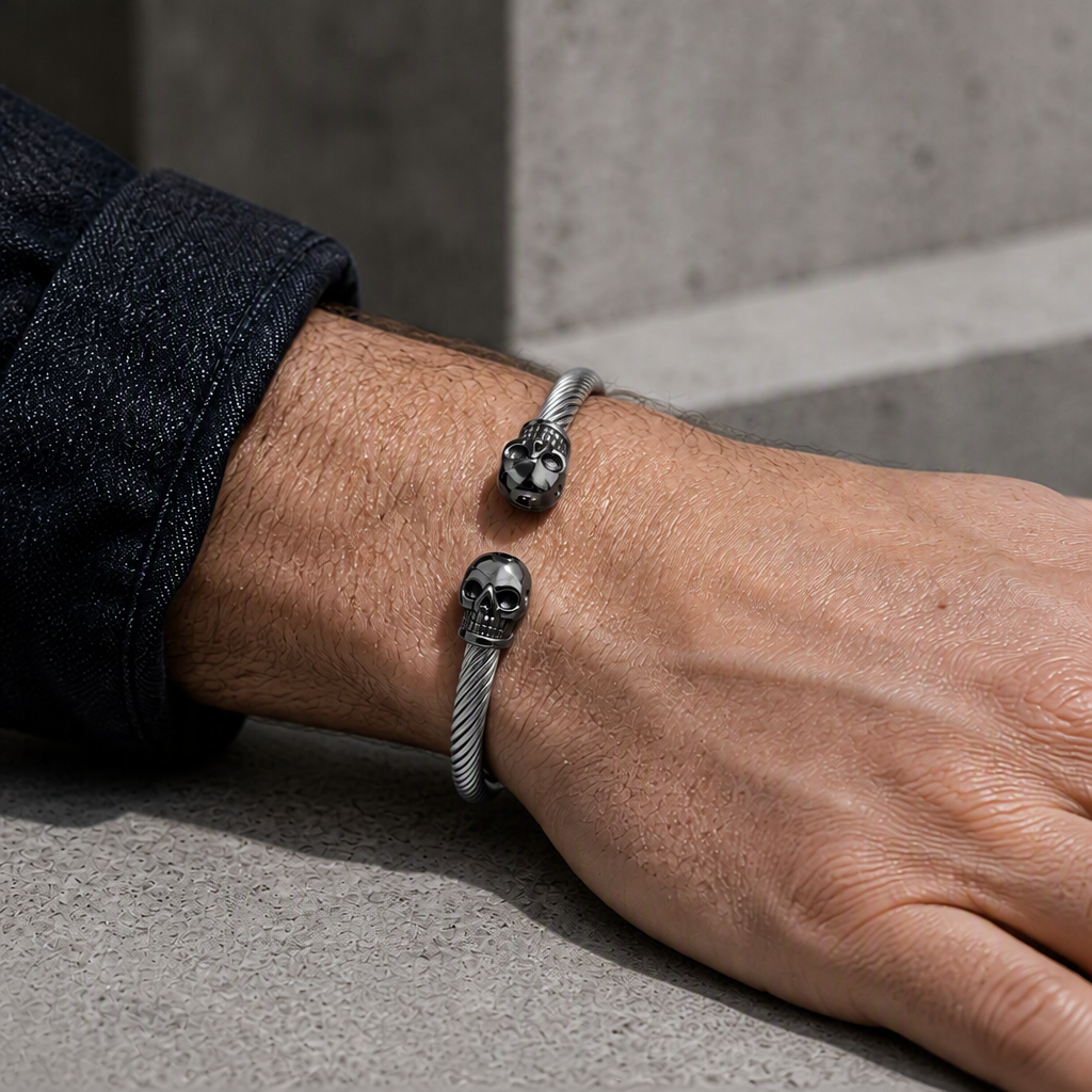 Des Finitions Exemplaires - Bracelet Motard Homme Jonc Torsadé Têtes de Mort