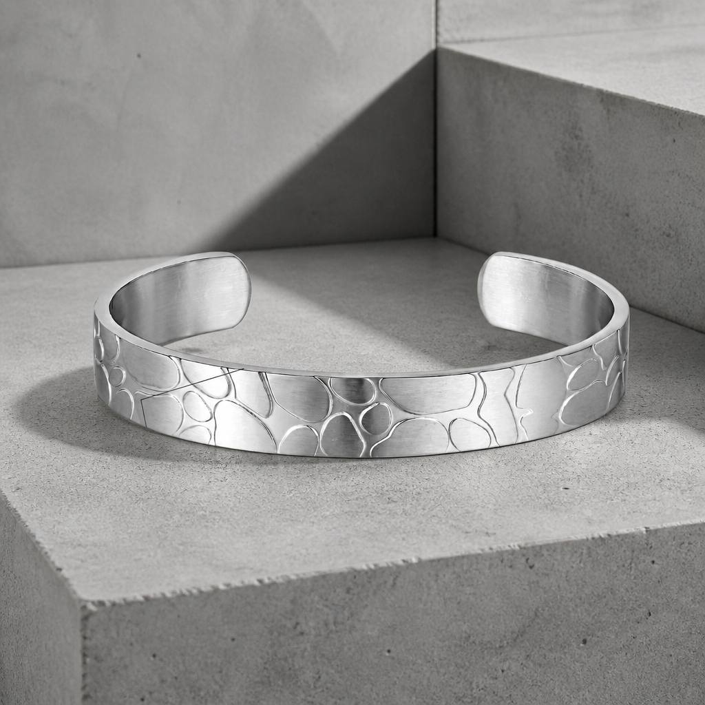 Bracelet ouvert homme, jonc martelé en acier inoxydable, fini brossé