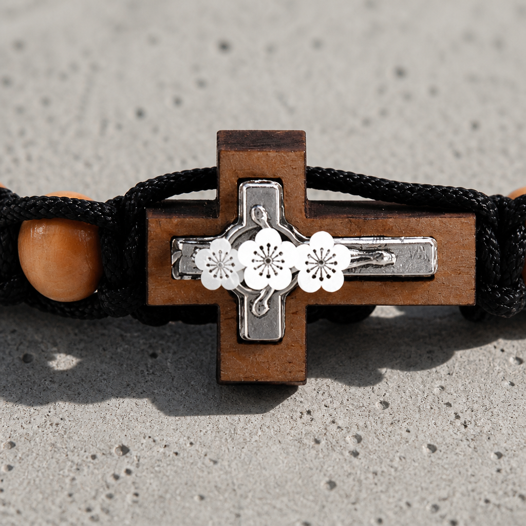 Des Finitions Exemplaires - Bracelet Perle Croix Homme, Cordon Noir Tressé