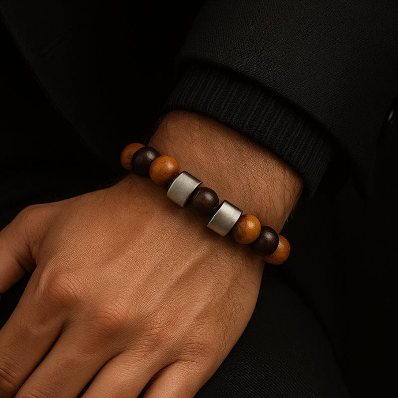 Bracelet homme perles d'œil de tigre personnalisé porté au poignet