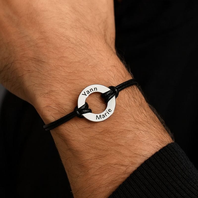 Bracelet homme ajustable personnalisé porté au poignet, anneau gravé