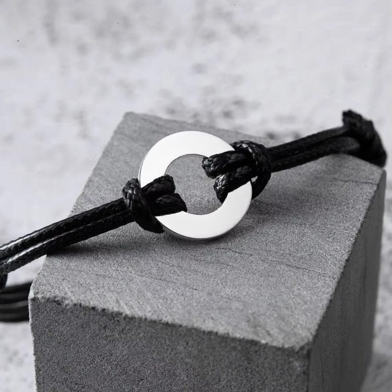Bracelet homme ajustable à anneau d'acier brossé sur cordon noir tressé