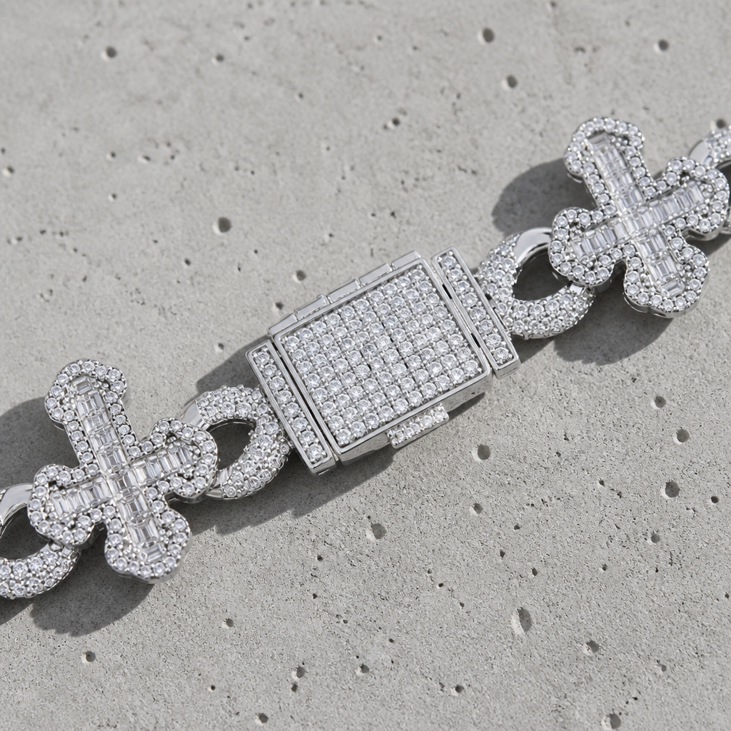 Fermoir boîtier à face pavée du bracelet argenté