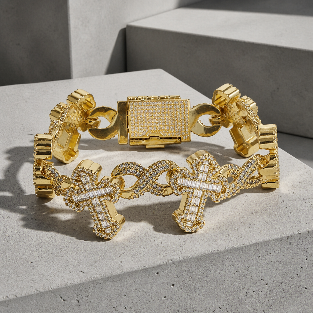 Bracelet religieux homme doré à croix pavées effet diamant