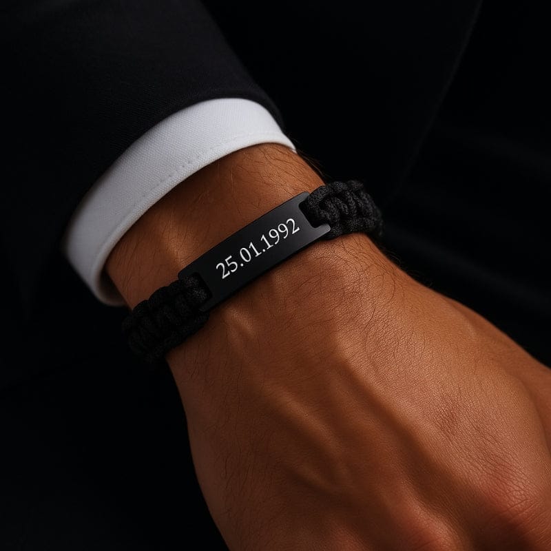 Bracelet homme tissu noir personnalisé porté au poignet