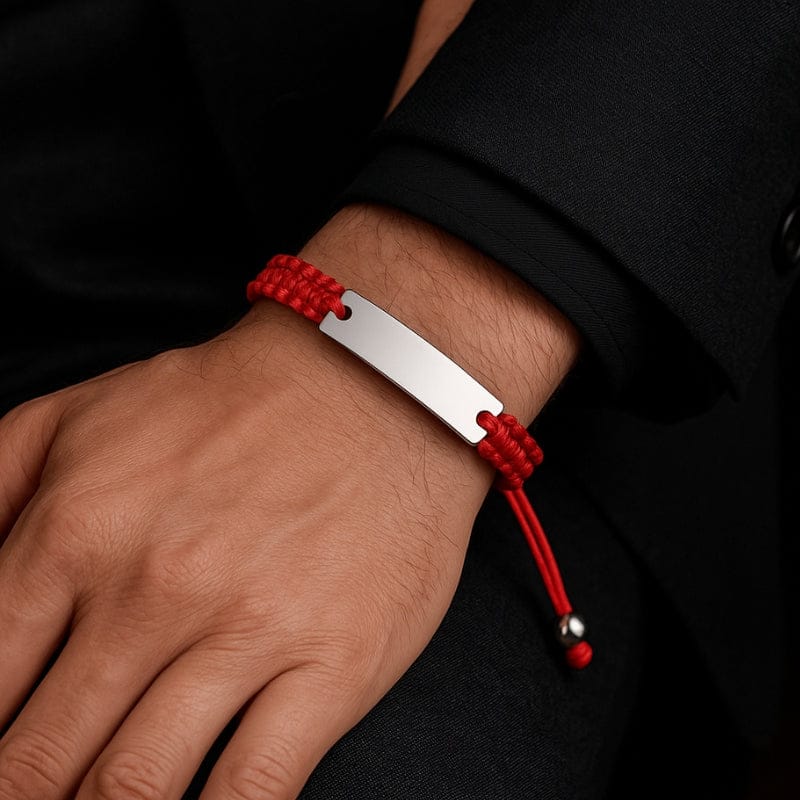 Bracelet homme tissu rouge personnalisé porté au poignet
