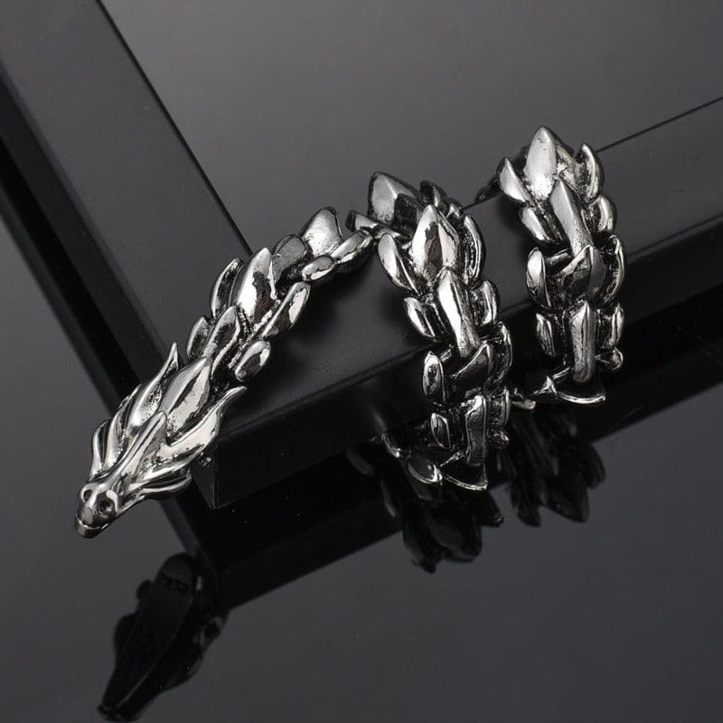 Bracelet viking homme en acier argent, maillons écaillés sur fond noir