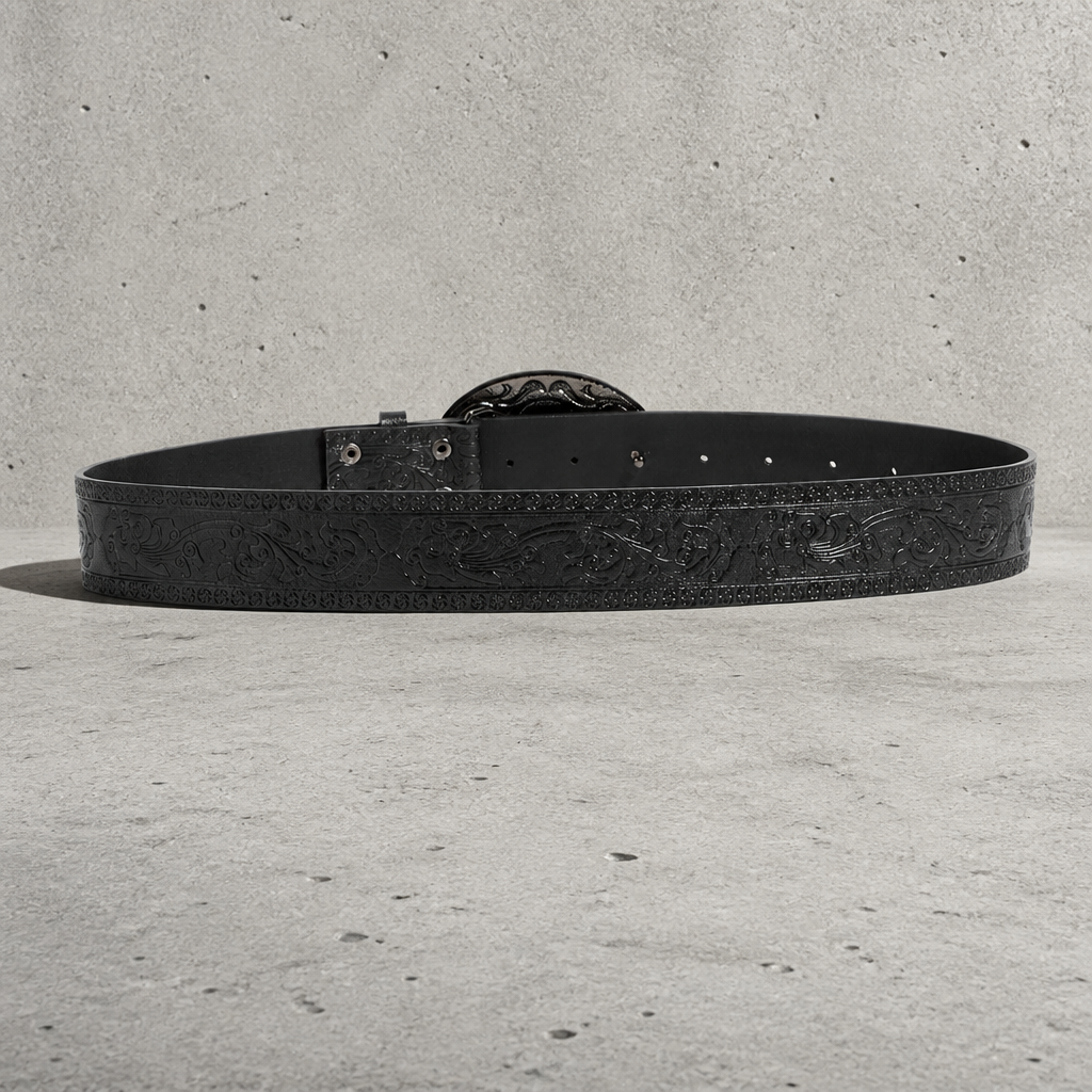 Ceinture américaine homme noire vue de dos, fixation de la boucle ovale et rangée de trous