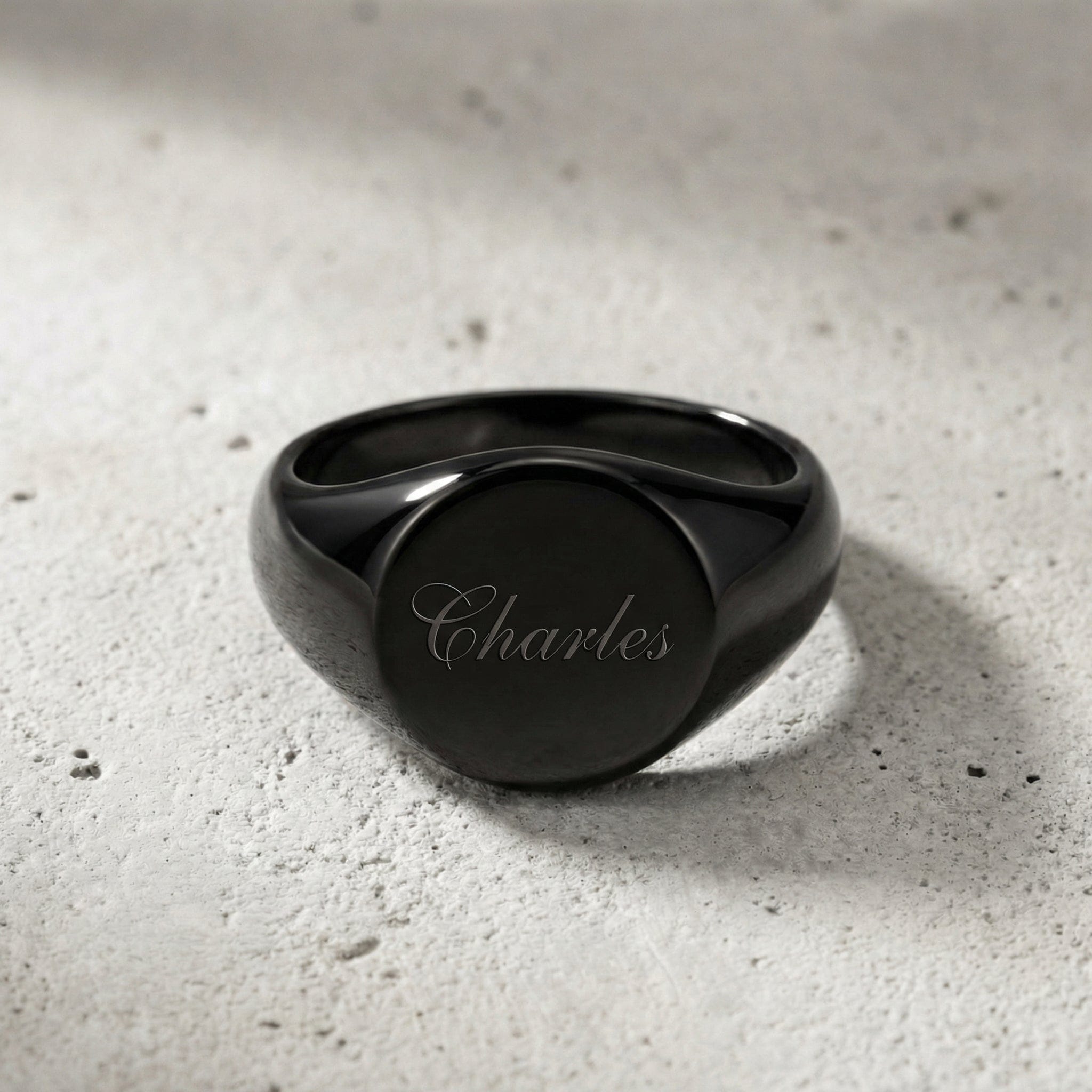 Chevalière fine homme noire personnalisé prénom gravé cursif