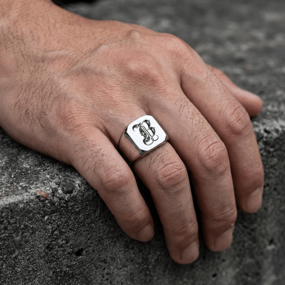 Chevalière à graver homme argent initiale portée annulaire