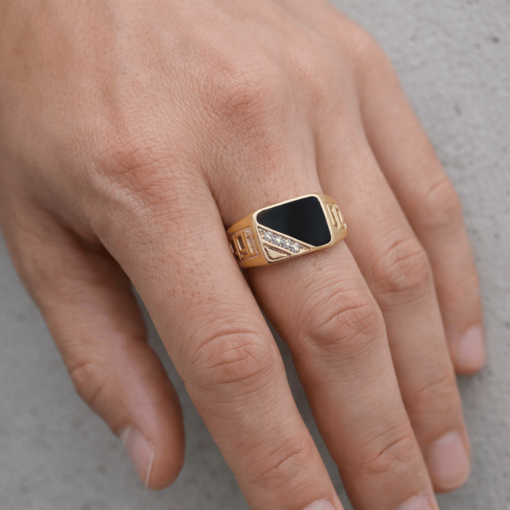 bague chevalière homme or rectangulaire portée index acier inoxydable