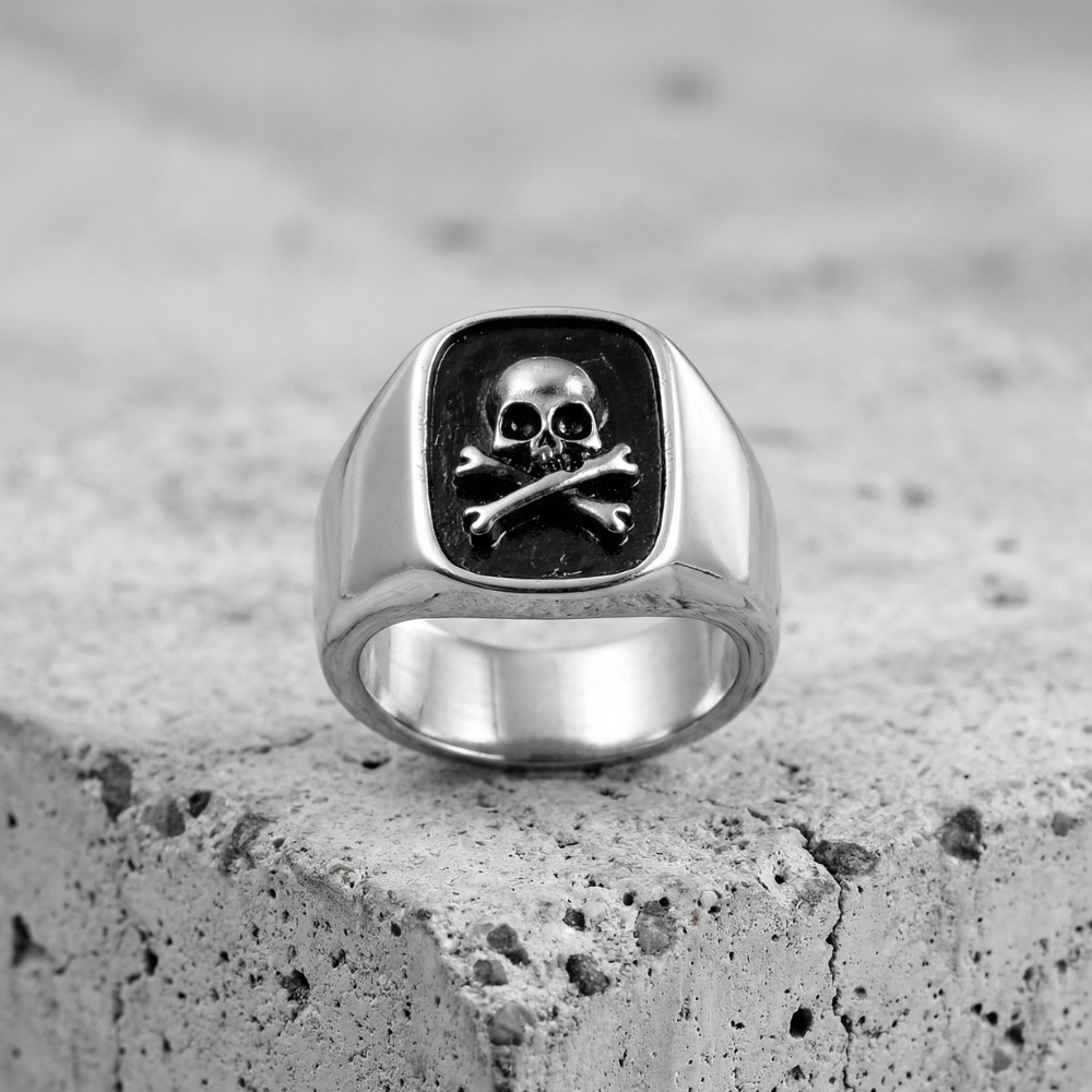 chevalière homme acier inoxydable argent tête de mort fond noirci