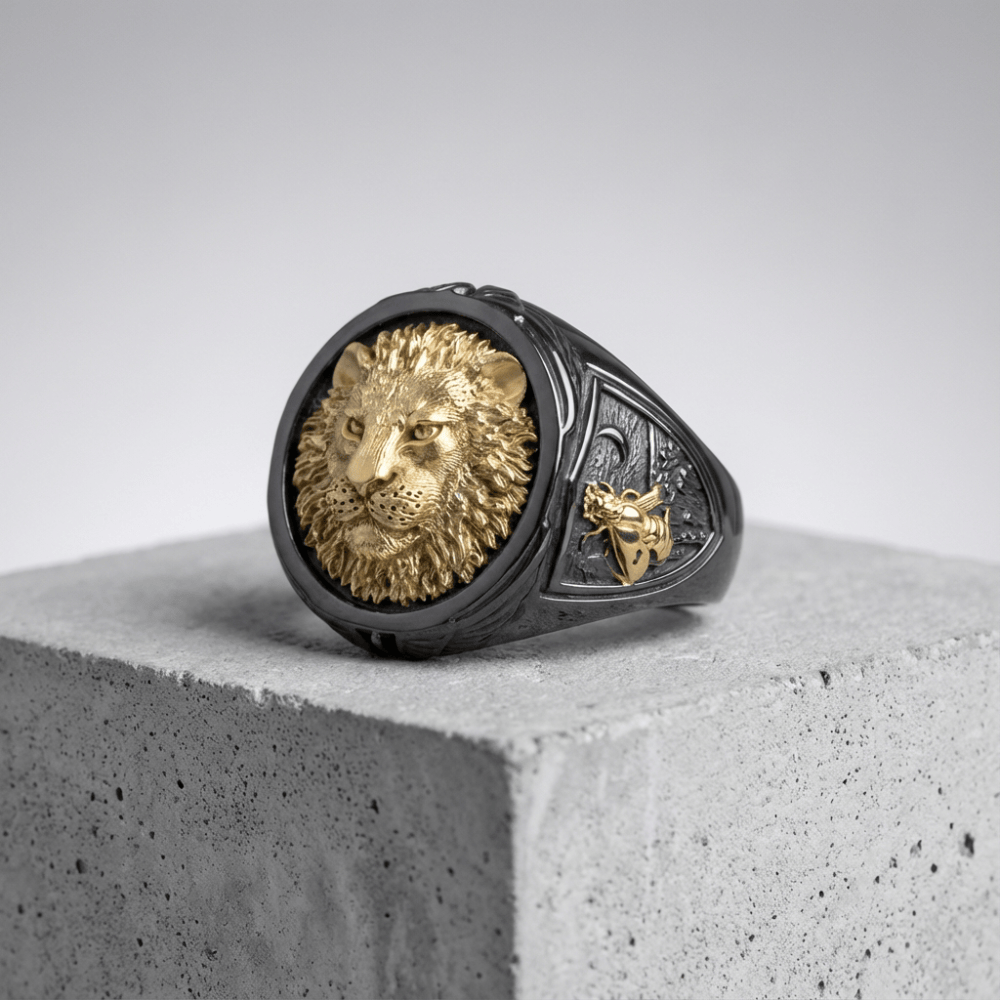 Chevalière noire homme lion doré abeille sculptée