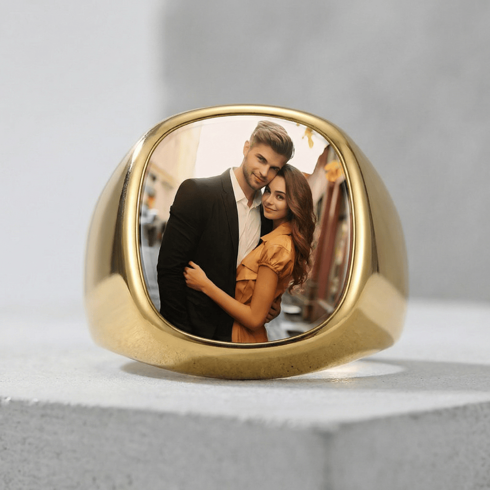 Bague chevalière homme photo personnalisé or plateau coussin