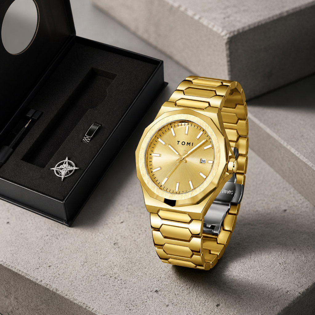 Coffret ouvert avec la montre dorée, la bague, la broche et l'outil de réglage