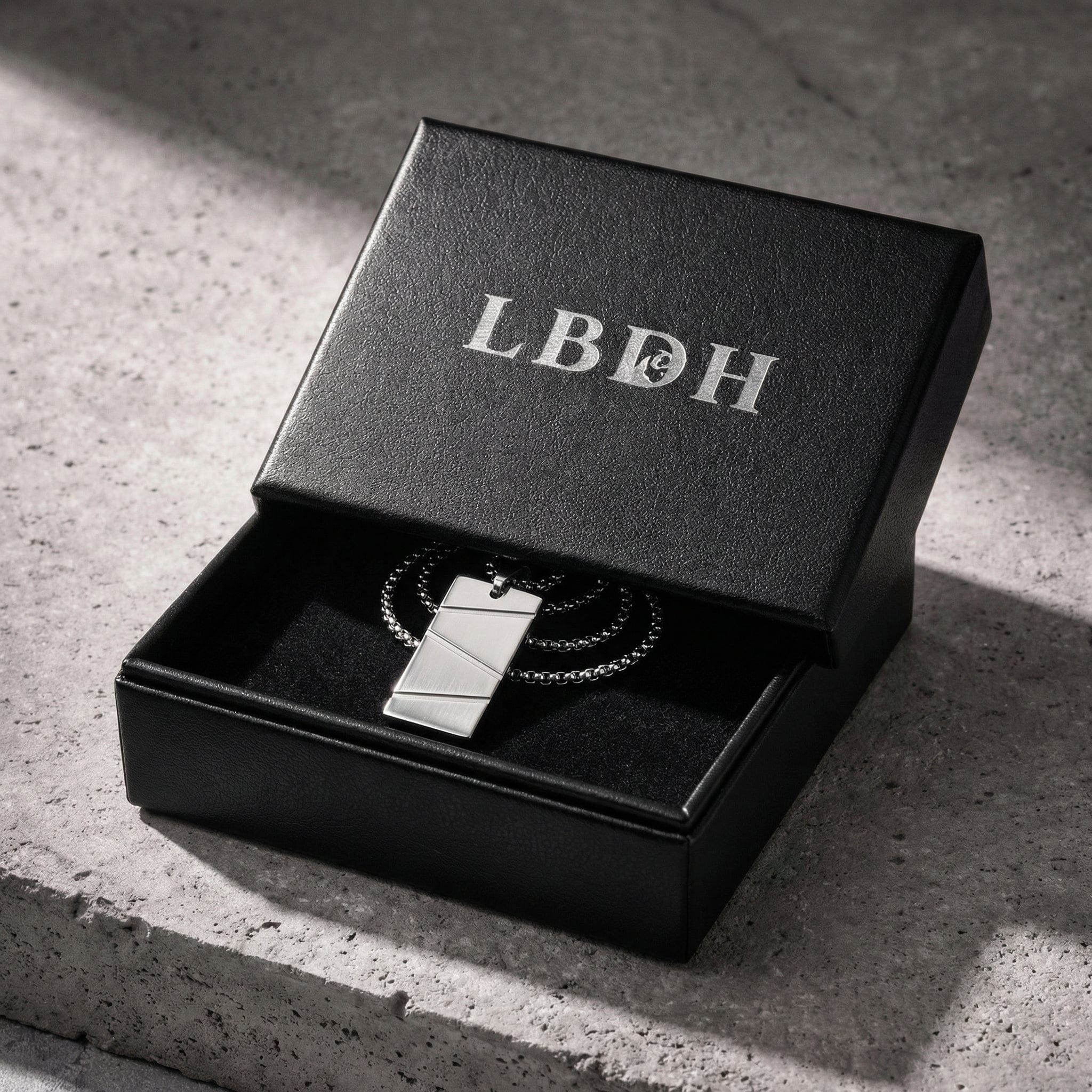 pendentif et chaîne pour homme dans son écrin LBDH