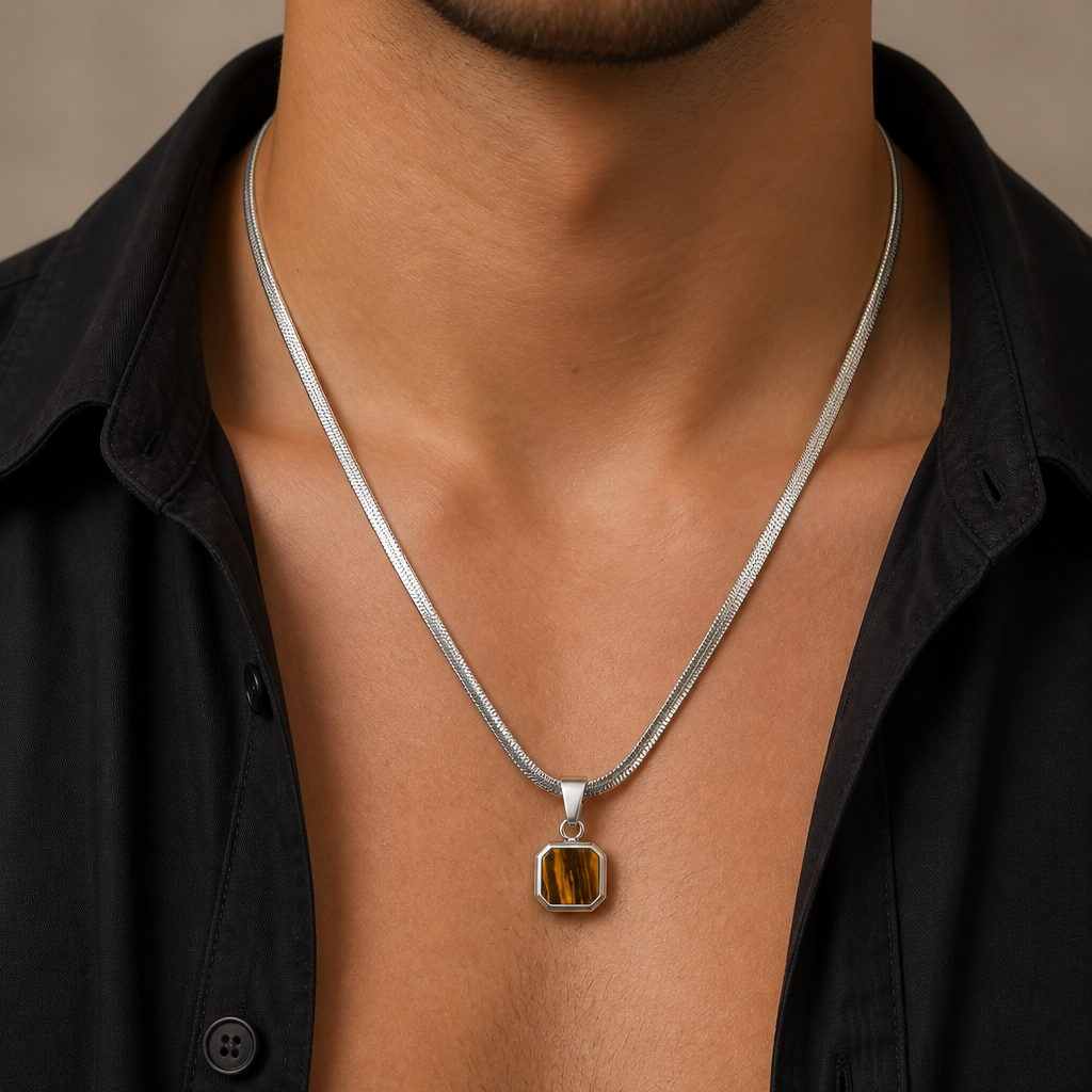 collier homme œil de tigre porté chaîne plate argent acier