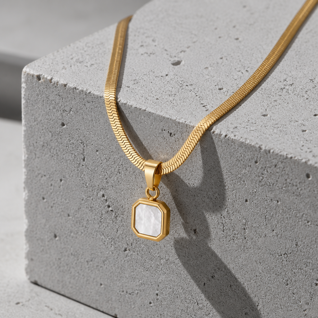 pendentif homme nacre blanche chaîne plate or acier