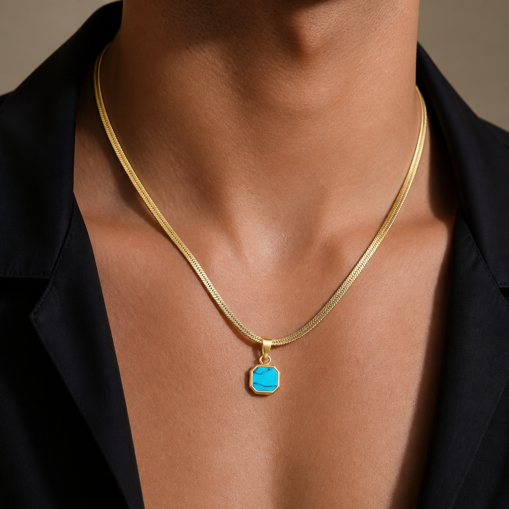 collier homme turquoise porté pendentif chaîne plate or