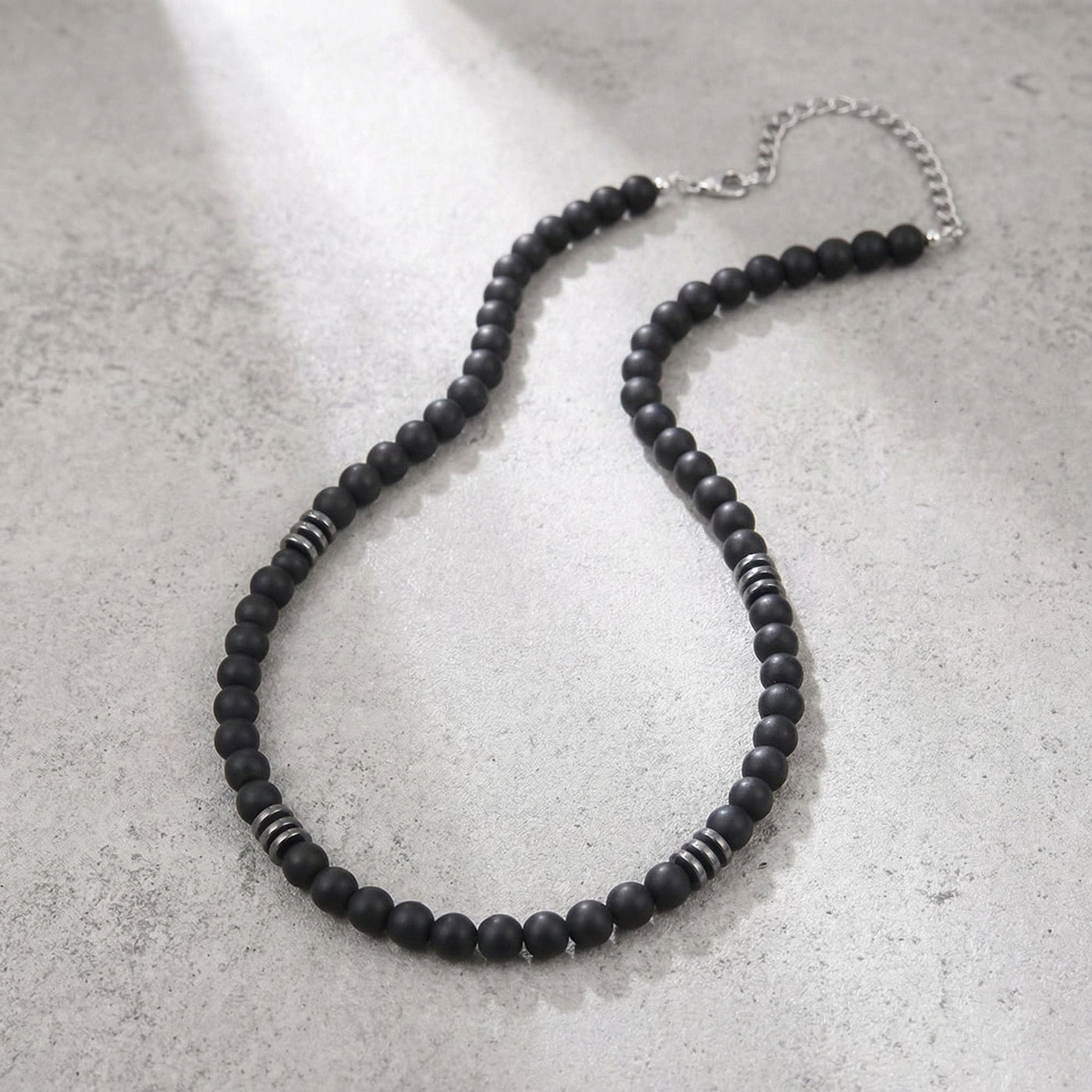 Des Finitions Exemplaires - Collier Homme Perles Noires Acier Inoxydable