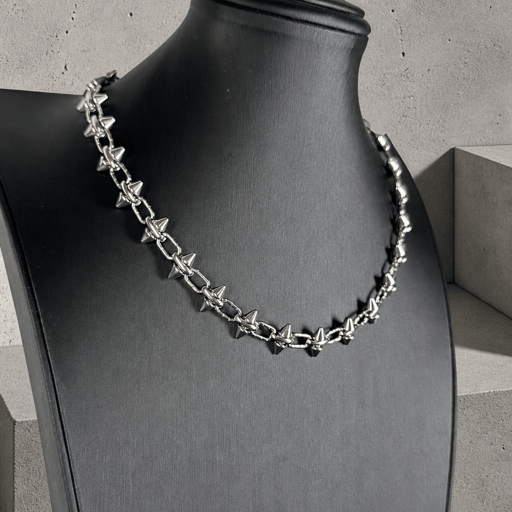 collier homme ras du cou argent maille cloutee