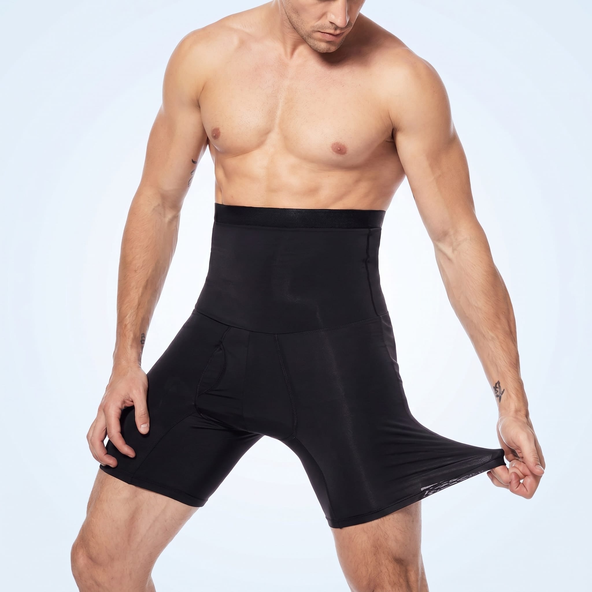 Gaine homme ventre plat noire démonstration élasticité du tissu Spandex extensible