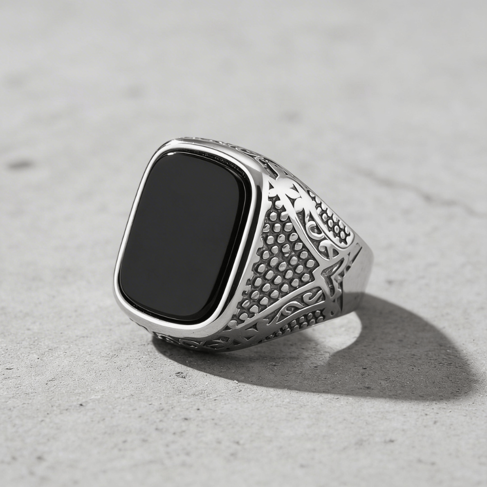 Chevalière homme onyx argent arabesques granulées