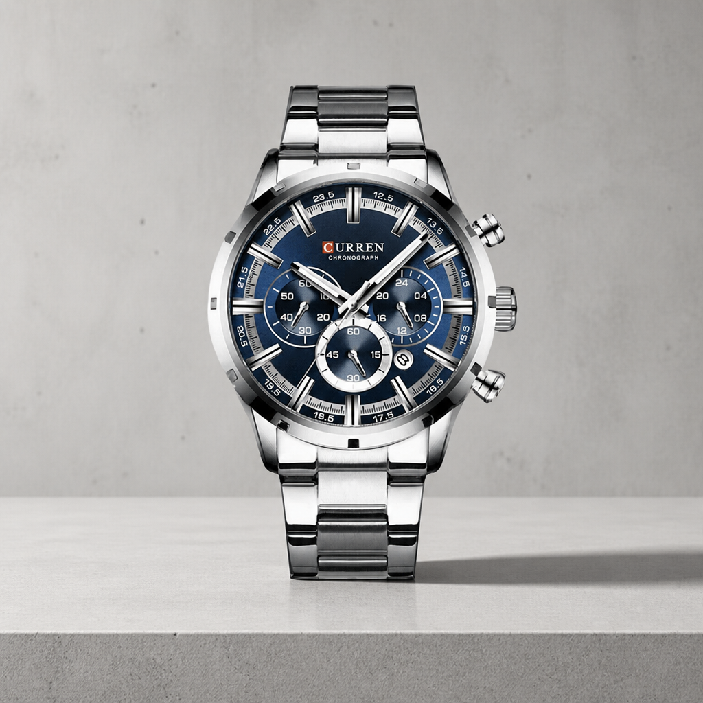 Grosse montre homme ronde chronographe argent à cadran bleu sur dalle de béton