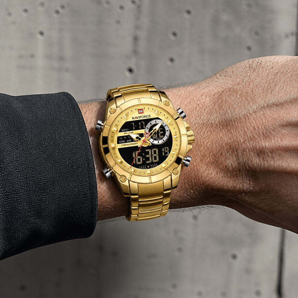 Montre affichage digital homme dorée portée au poignet