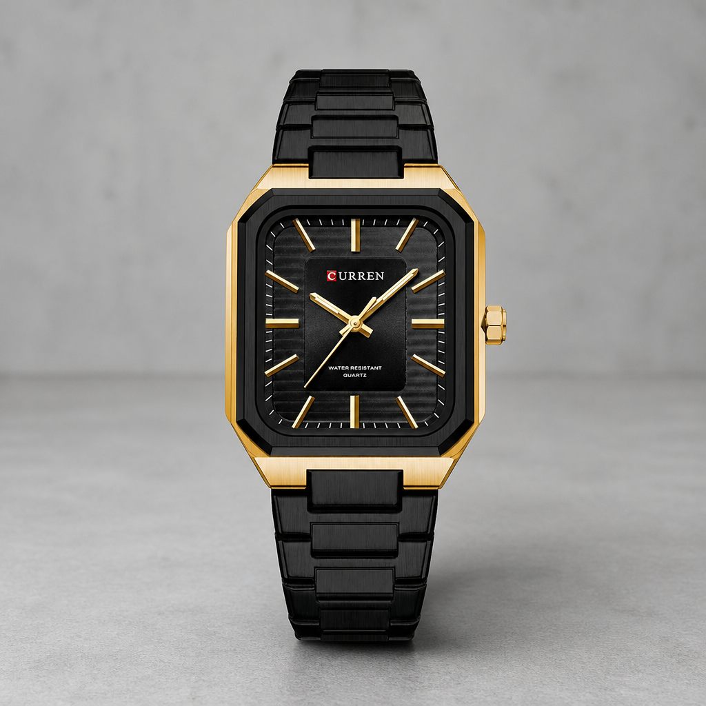 Montre cadran carré homme noire à lunette dorée sur béton clair