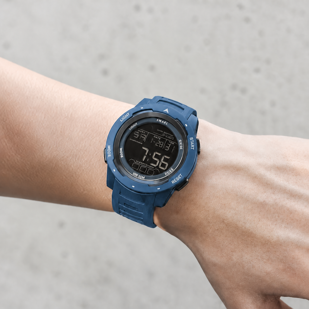 Montre digitale sport homme Victor bleue portée au poignet