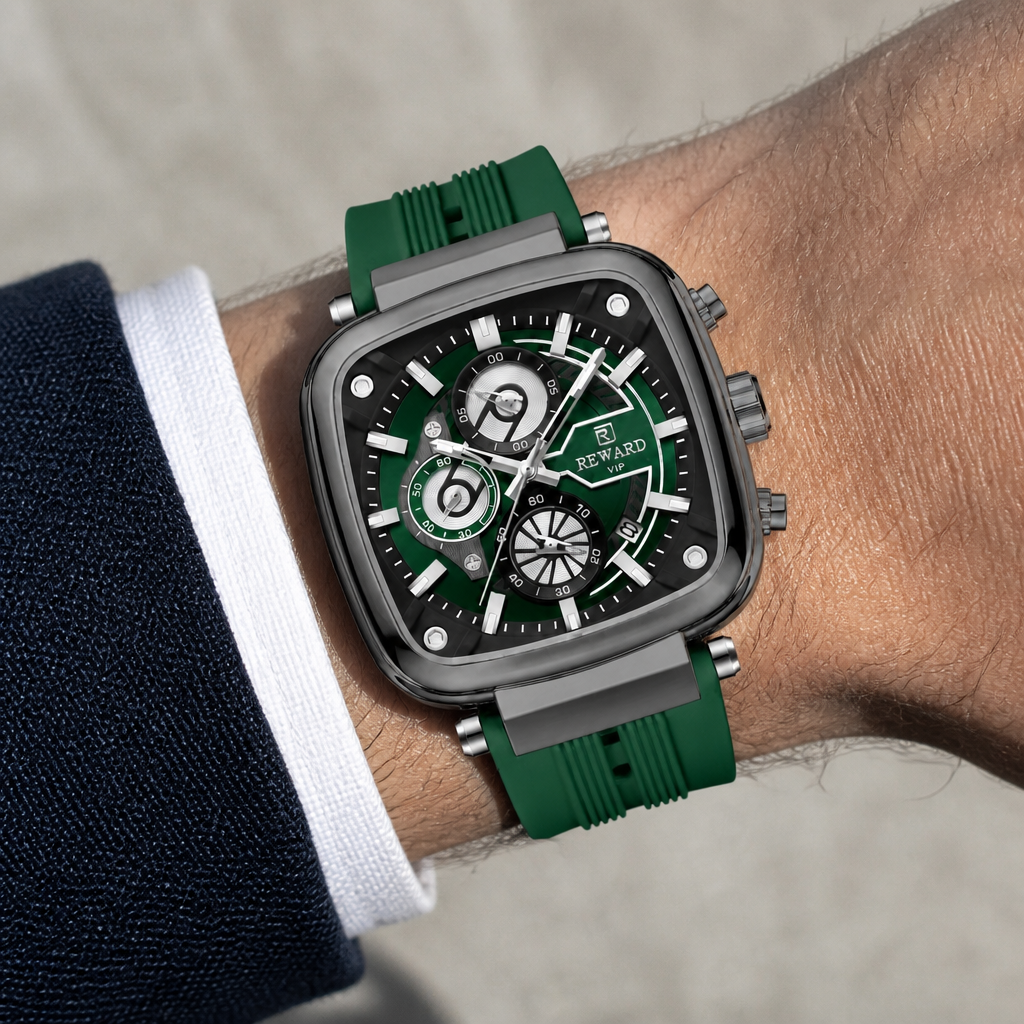 Montre homme bracelet silicone vert portée au poignet, boîtier carré gunmetal et cadran chronographe