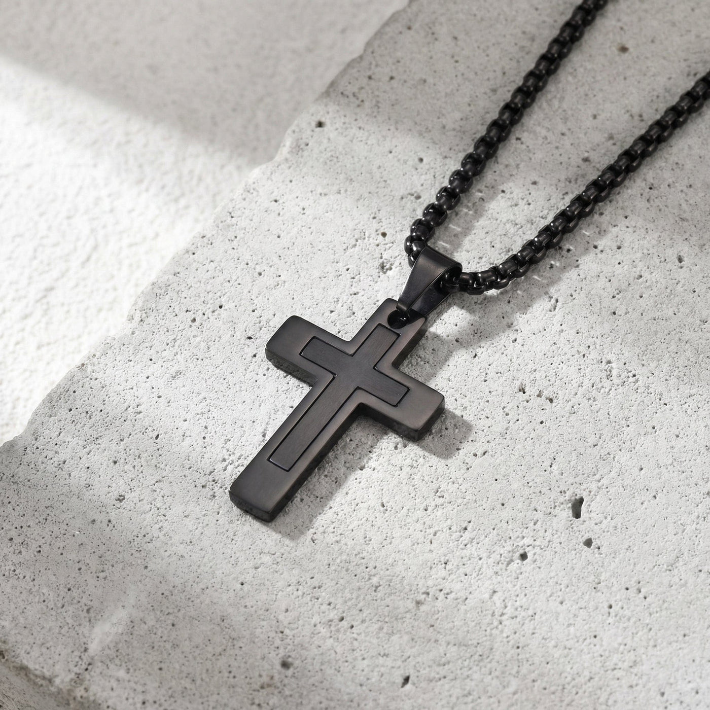 Acier Inoxydable : Zéro Entretien, Zéro Allergie - Chaîne et Pendentif Croix Homme Acier