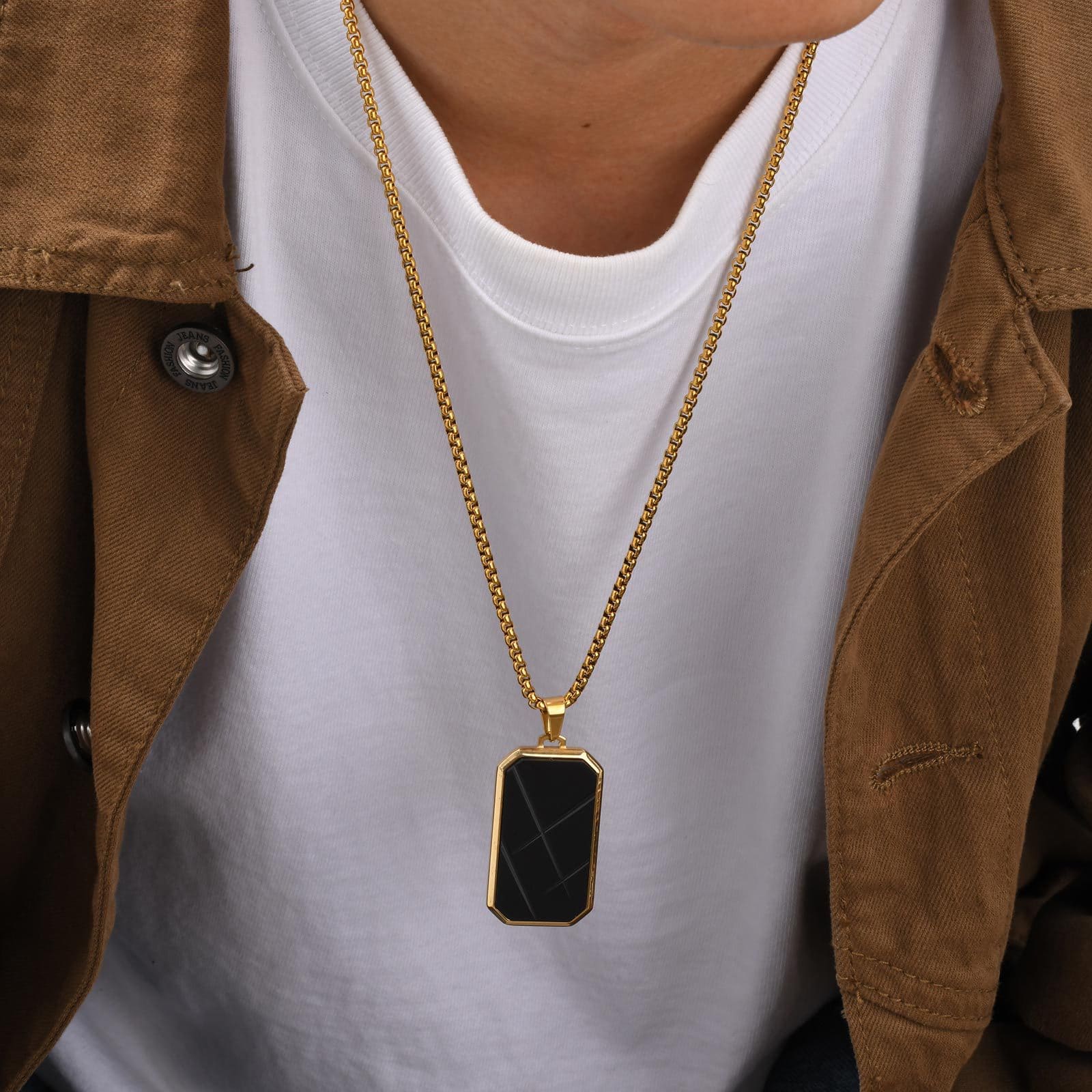 collier pendentif noir homme luxe chaine dorée 