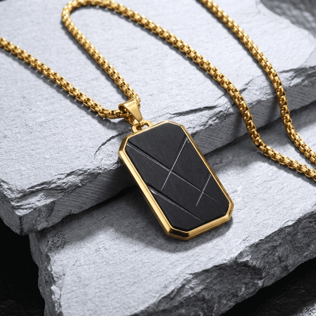 Des finitions exemplaires - Collier Pendentif Homme Luxe Acier Inoxydable