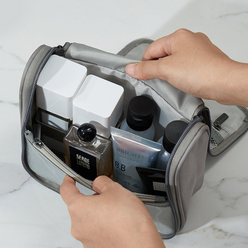 petite trousse de toilette homme suspendue ultra-compacte avec produits de soin